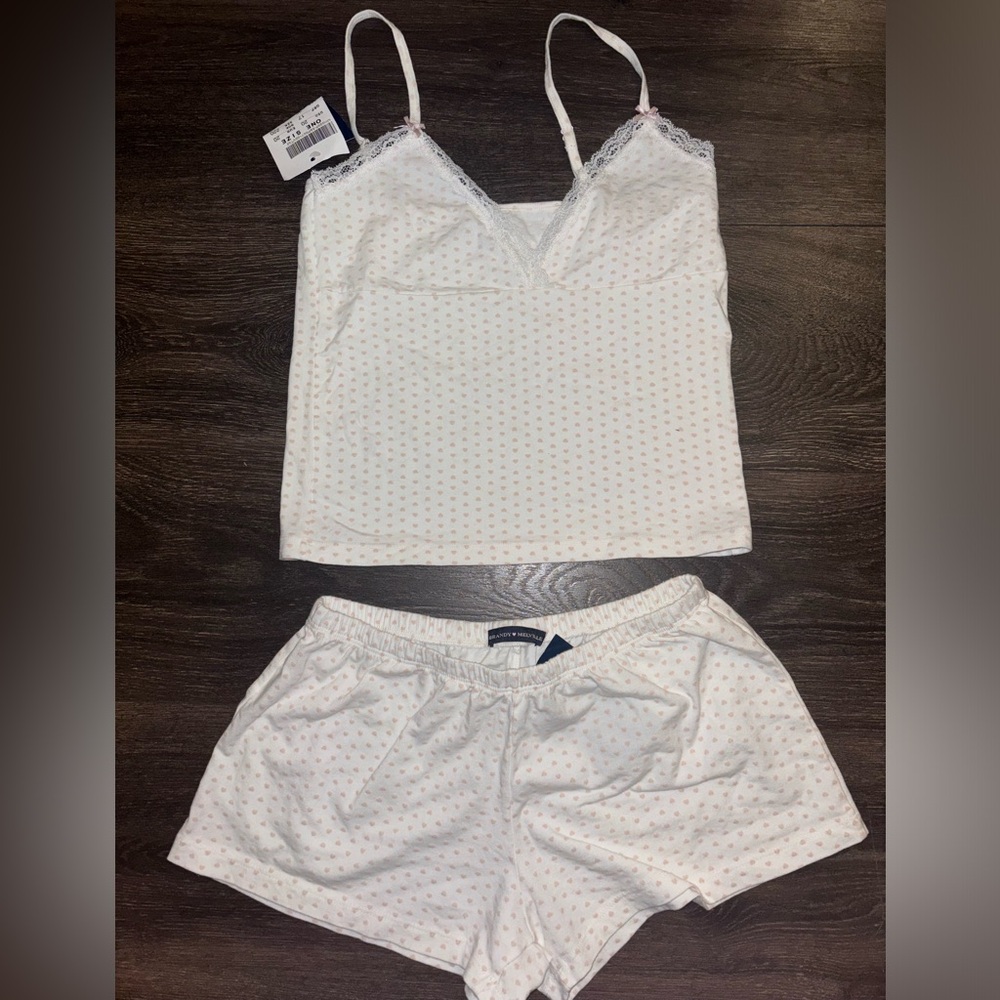 Brandy Melville 2 piece set with pink hearts 🤍 with bows